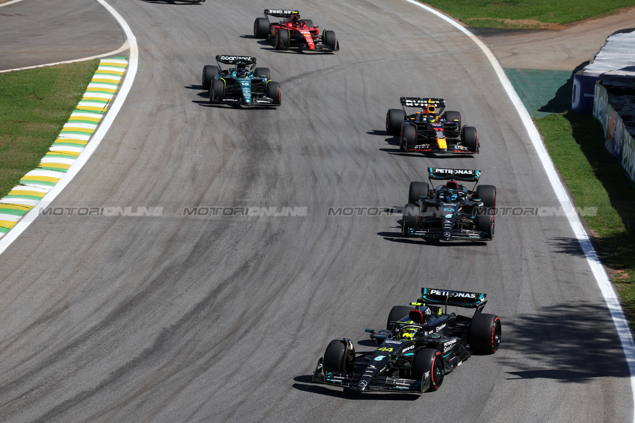 GP BRASILE, Lewis Hamilton (GBR) Mercedes AMG F1 W14.

05.11.2023. Formula 1 World Championship, Rd 21, Brazilian Grand Prix, Sao Paulo, Brazil, Gara Day.

- www.xpbimages.com, EMail: requests@xpbimages.com © Copyright: Staley / XPB Images