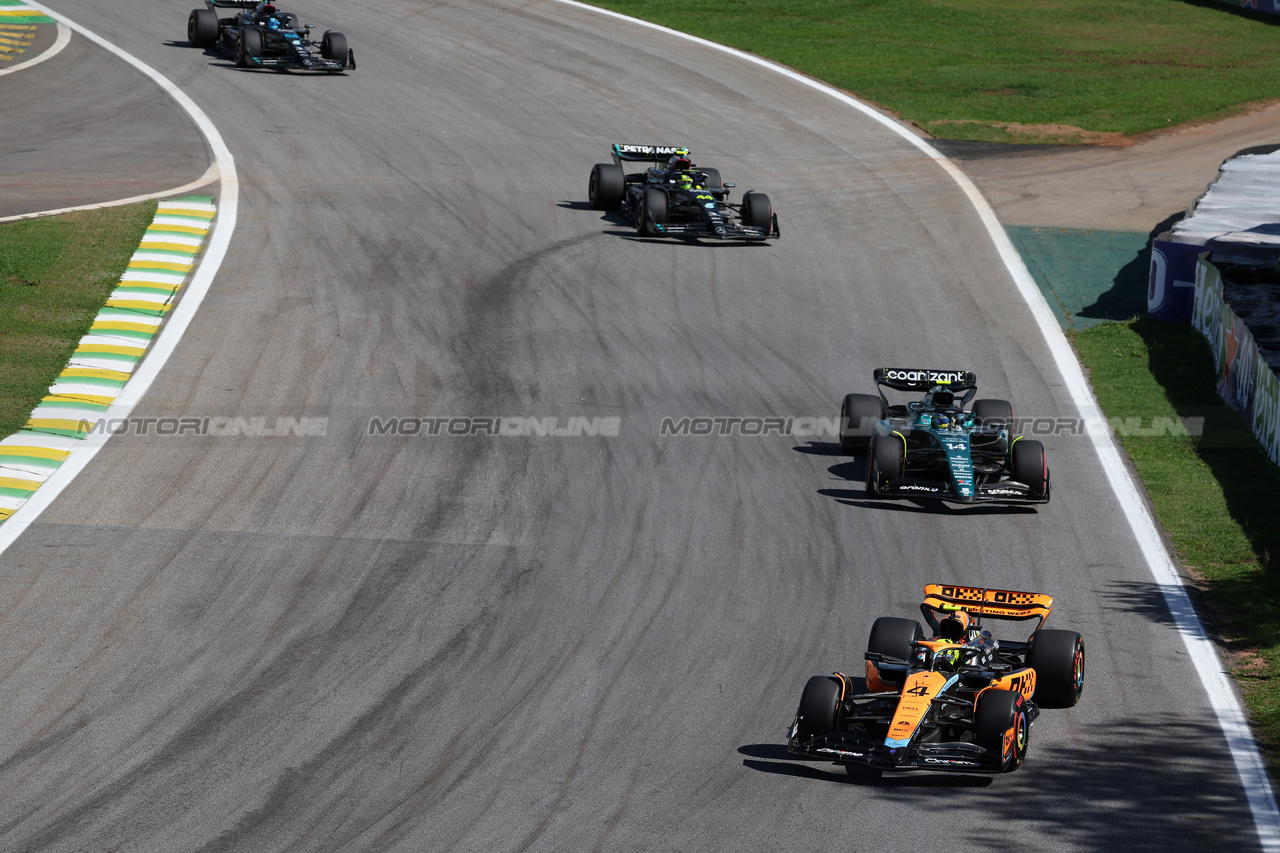 GP BRASILE, Lando Norris (GBR) McLaren MCL60.

05.11.2023. Formula 1 World Championship, Rd 21, Brazilian Grand Prix, Sao Paulo, Brazil, Gara Day.

- www.xpbimages.com, EMail: requests@xpbimages.com © Copyright: Staley / XPB Images