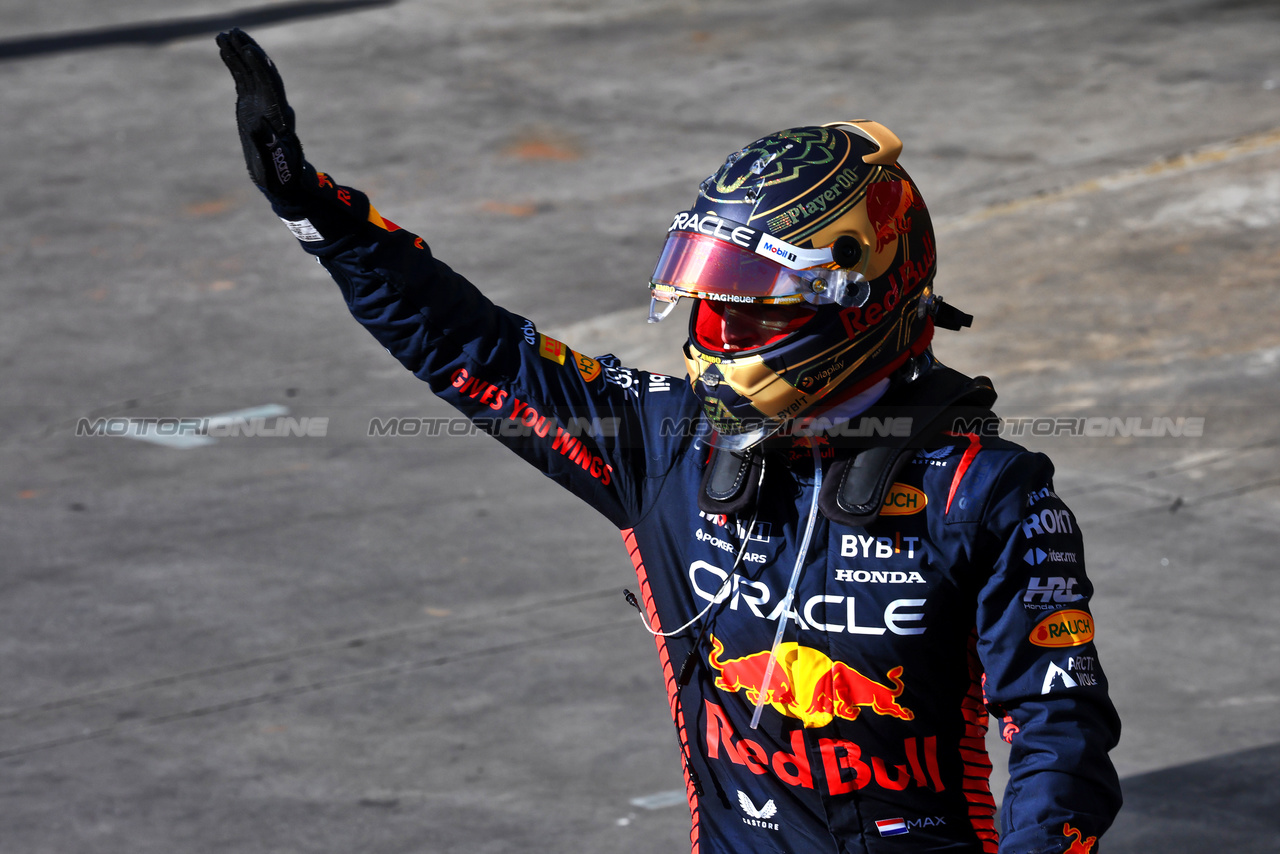 GP BRASILE, Gara winner Max Verstappen (NLD) Red Bull Racing celebrates in parc ferme.

05.11.2023. Formula 1 World Championship, Rd 21, Brazilian Grand Prix, Sao Paulo, Brazil, Gara Day.

- www.xpbimages.com, EMail: requests@xpbimages.com © Copyright: Batchelor / XPB Images