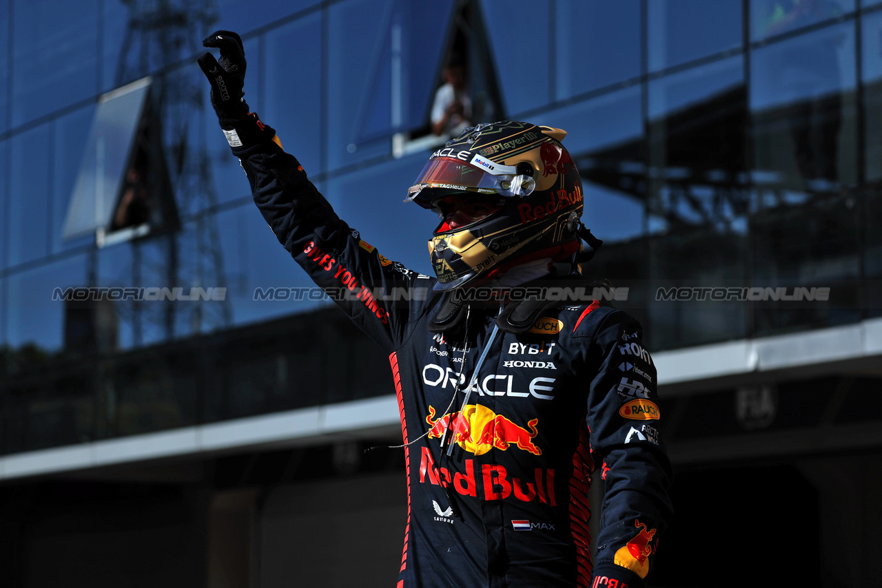 GP BRASILE, Gara winner Max Verstappen (NLD) Red Bull Racing celebrates in parc ferme.

05.11.2023. Formula 1 World Championship, Rd 21, Brazilian Grand Prix, Sao Paulo, Brazil, Gara Day.

- www.xpbimages.com, EMail: requests@xpbimages.com © Copyright: Staley / XPB Images
