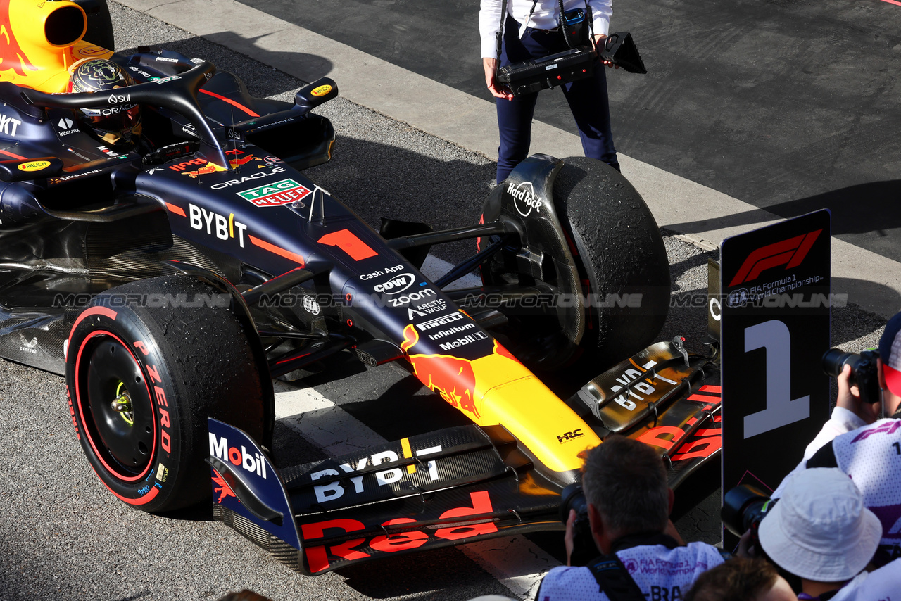 GP BRASILE, Gara winner Max Verstappen (NLD) Red Bull Racing RB19 in parc ferme.

05.11.2023. Formula 1 World Championship, Rd 21, Brazilian Grand Prix, Sao Paulo, Brazil, Gara Day.

- www.xpbimages.com, EMail: requests@xpbimages.com © Copyright: Batchelor / XPB Images