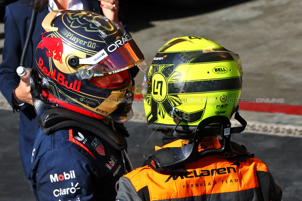 GP BRASILE, (L to R): Gara winner Max Verstappen (NLD) Red Bull Racing in parc ferme with second placed Lando Norris (GBR) McLaren.

05.11.2023. Formula 1 World Championship, Rd 21, Brazilian Grand Prix, Sao Paulo, Brazil, Gara Day.

- www.xpbimages.com, EMail: requests@xpbimages.com © Copyright: Batchelor / XPB Images