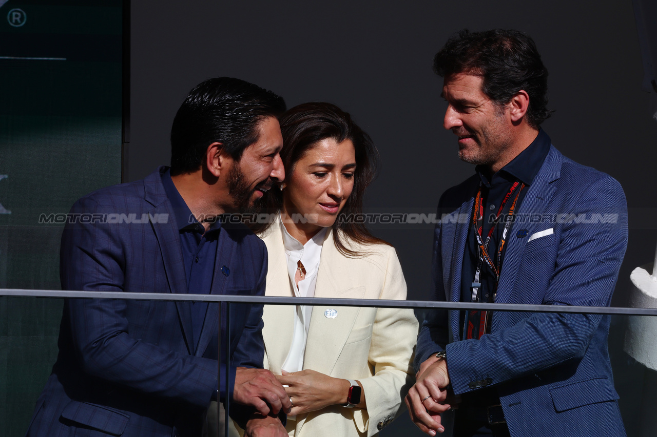 GP BRASILE, Fabiana Flosi (BRA), wife of Bernie Ecclestone (GBR) with Mark Webber (AUS).
05.11.2023. Formula 1 World Championship, Rd 21, Brazilian Grand Prix, Sao Paulo, Brazil, Gara Day.
- www.xpbimages.com, EMail: requests@xpbimages.com © Copyright: Batchelor / XPB Images