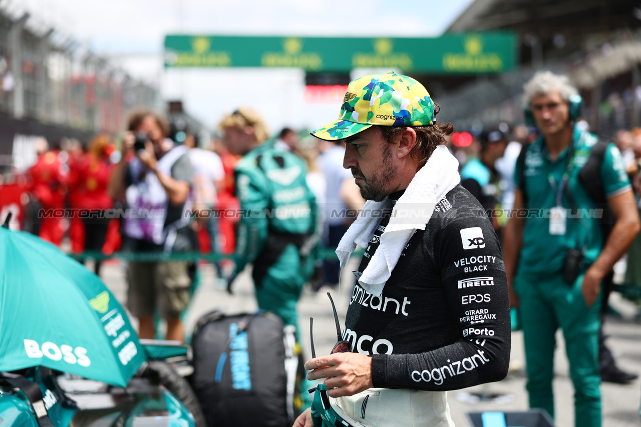 GP BRASILE, Fernando Alonso (ESP) Aston Martin F1 Team on the grid.

05.11.2023. Formula 1 World Championship, Rd 21, Brazilian Grand Prix, Sao Paulo, Brazil, Gara Day.

- www.xpbimages.com, EMail: requests@xpbimages.com © Copyright: Charniaux / XPB Images
