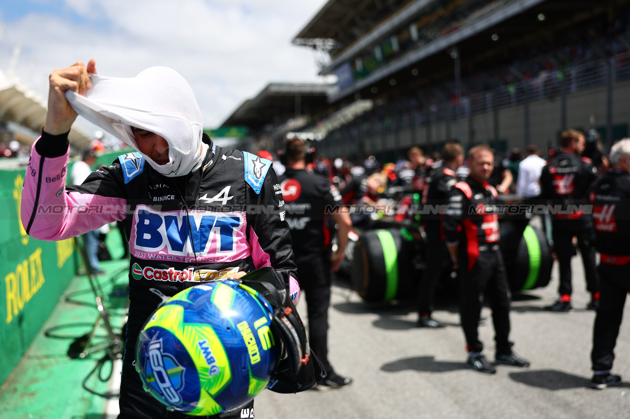 GP BRASILE, Esteban Ocon (FRA) Alpine F1 Team on the grid.

05.11.2023. Formula 1 World Championship, Rd 21, Brazilian Grand Prix, Sao Paulo, Brazil, Gara Day.

- www.xpbimages.com, EMail: requests@xpbimages.com © Copyright: Charniaux / XPB Images