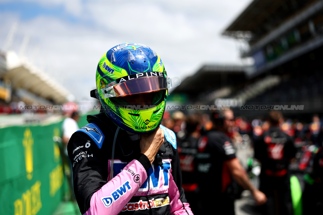 GP BRASILE, Esteban Ocon (FRA) Alpine F1 Team on the grid.

05.11.2023. Formula 1 World Championship, Rd 21, Brazilian Grand Prix, Sao Paulo, Brazil, Gara Day.

- www.xpbimages.com, EMail: requests@xpbimages.com © Copyright: Charniaux / XPB Images