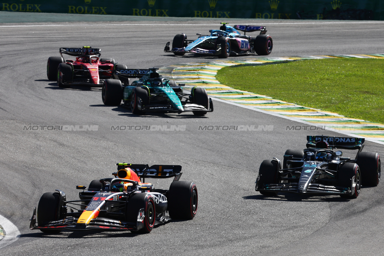 GP BRASILE, Sergio Perez (MEX) Red Bull Racing RB19.

05.11.2023. Formula 1 World Championship, Rd 21, Brazilian Grand Prix, Sao Paulo, Brazil, Gara Day.

- www.xpbimages.com, EMail: requests@xpbimages.com © Copyright: Batchelor / XPB Images