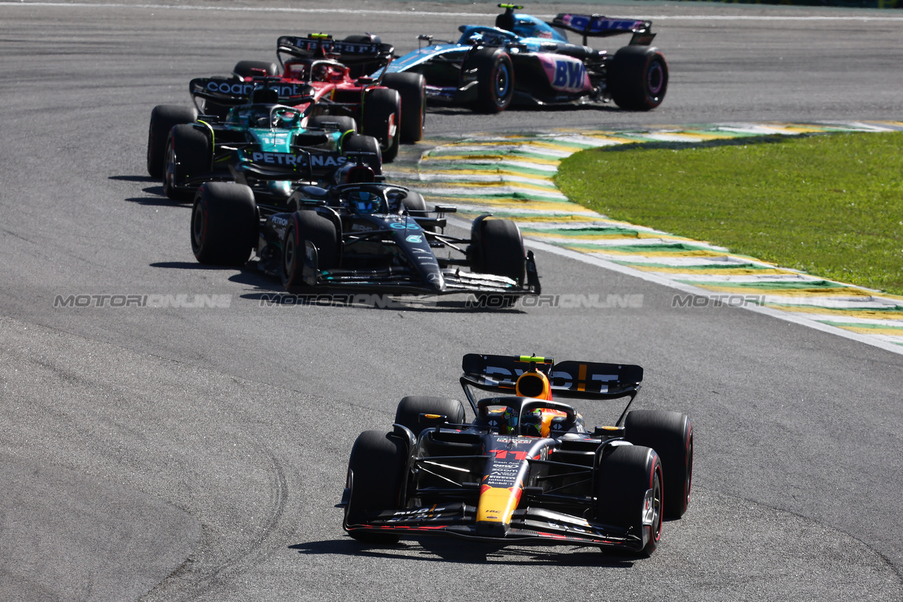 GP BRASILE, Sergio Perez (MEX) Red Bull Racing RB19.

05.11.2023. Formula 1 World Championship, Rd 21, Brazilian Grand Prix, Sao Paulo, Brazil, Gara Day.

- www.xpbimages.com, EMail: requests@xpbimages.com © Copyright: Batchelor / XPB Images