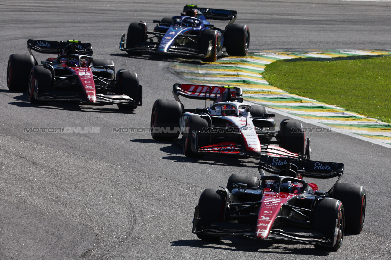 GP BRASILE, Valtteri Bottas (FIN) Alfa Romeo F1 Team C43.

05.11.2023. Formula 1 World Championship, Rd 21, Brazilian Grand Prix, Sao Paulo, Brazil, Gara Day.

- www.xpbimages.com, EMail: requests@xpbimages.com © Copyright: Batchelor / XPB Images