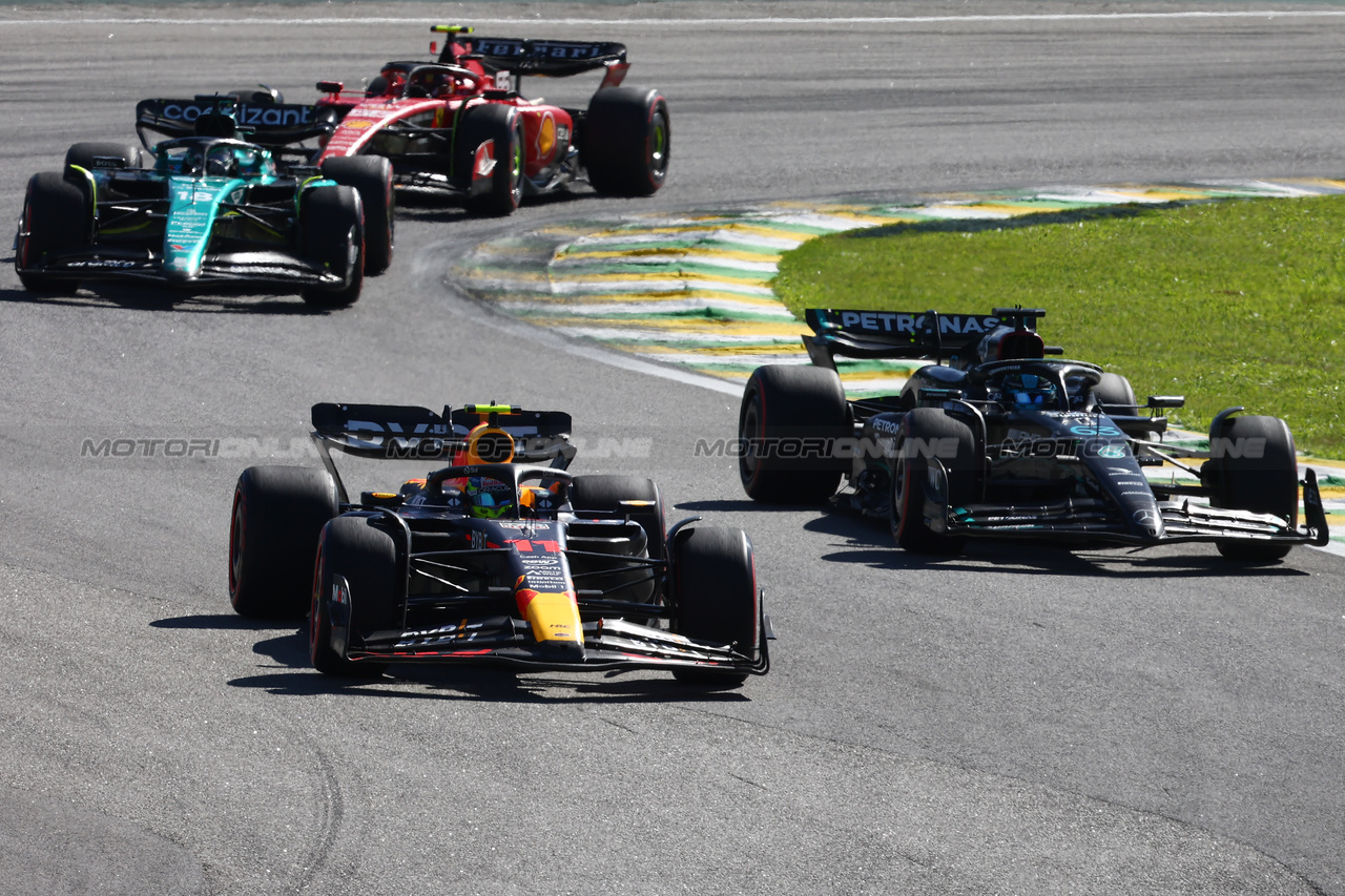 GP BRASILE, Sergio Perez (MEX) Red Bull Racing RB19.

05.11.2023. Formula 1 World Championship, Rd 21, Brazilian Grand Prix, Sao Paulo, Brazil, Gara Day.

- www.xpbimages.com, EMail: requests@xpbimages.com © Copyright: Batchelor / XPB Images