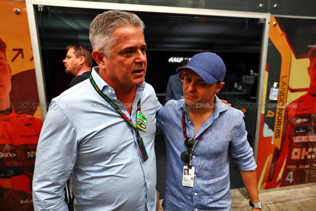 GP BRASILE, (L to R): Gil de Ferran (BRA) McLaren Consultant with Felipe Massa (BRA) FIA Drivers' Commission President.

05.11.2023. Formula 1 World Championship, Rd 21, Brazilian Grand Prix, Sao Paulo, Brazil, Gara Day.

 - www.xpbimages.com, EMail: requests@xpbimages.com © Copyright: Coates / XPB Images