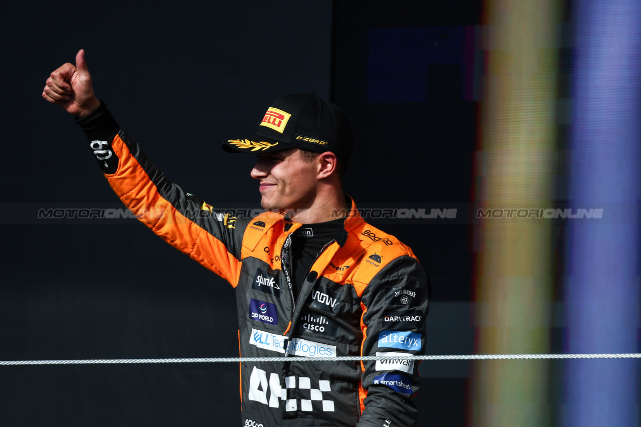 GP BRASILE, Lando Norris (GBR), McLaren F1 Team 
05.11.2023. Formula 1 World Championship, Rd 21, Brazilian Grand Prix, Sao Paulo, Brazil, Gara Day.
- www.xpbimages.com, EMail: requests@xpbimages.com © Copyright: Charniaux / XPB Images