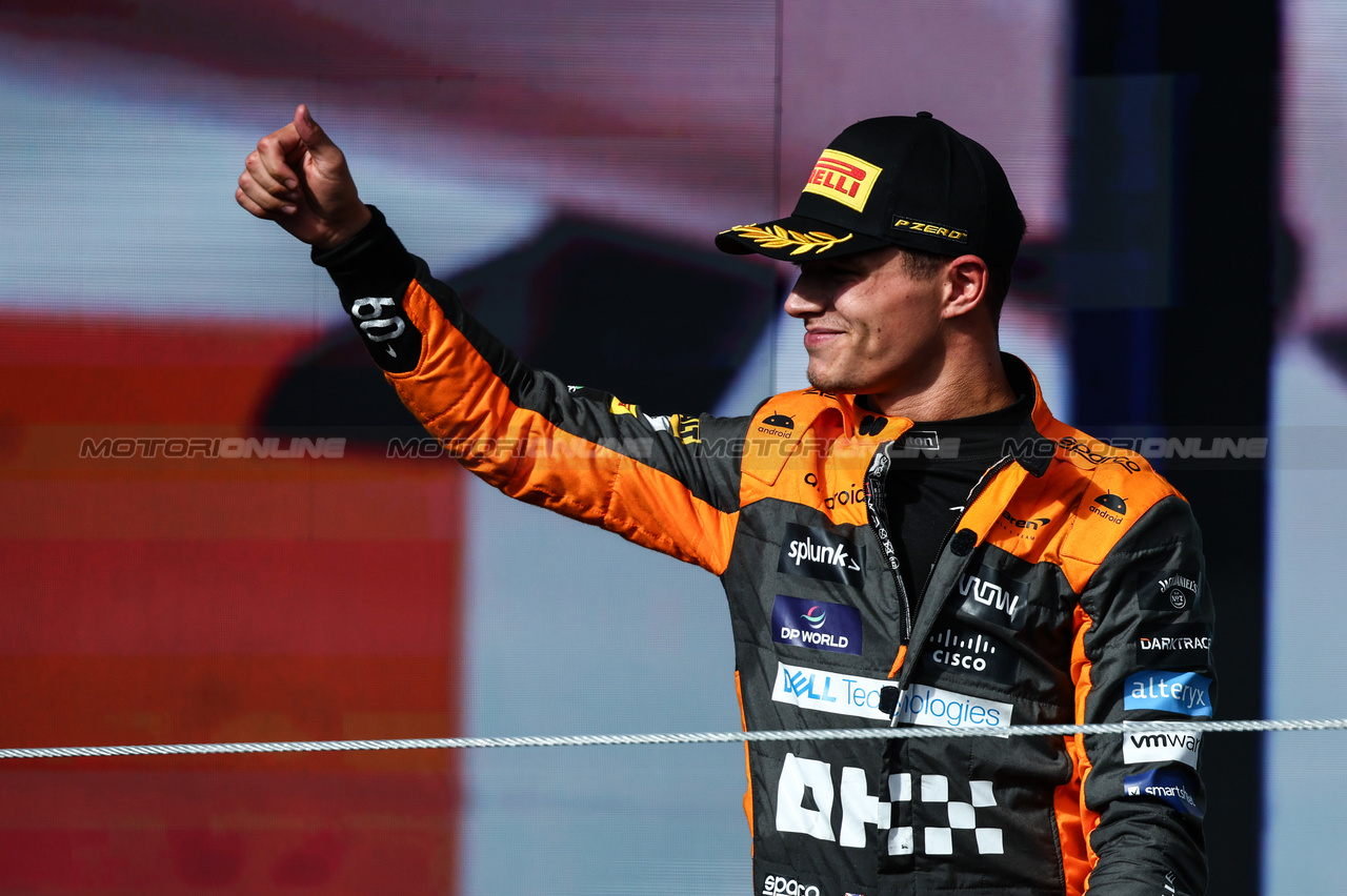 GP BRASILE, Lando Norris (GBR), McLaren F1 Team 
05.11.2023. Formula 1 World Championship, Rd 21, Brazilian Grand Prix, Sao Paulo, Brazil, Gara Day.
- www.xpbimages.com, EMail: requests@xpbimages.com © Copyright: Charniaux / XPB Images