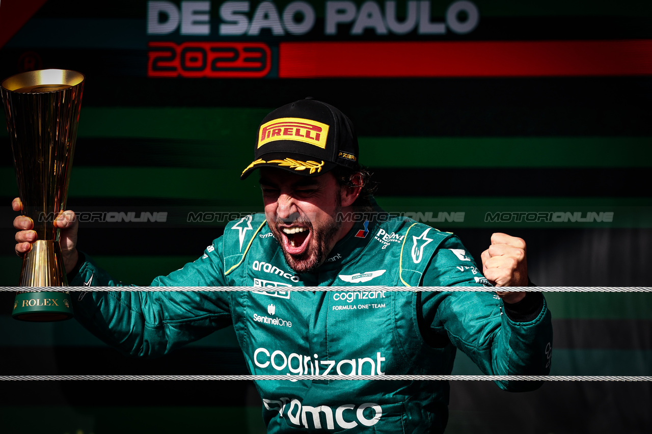 GP BRASILE, Max Verstappen (NLD), Red Bull Racing 
05.11.2023. Formula 1 World Championship, Rd 21, Brazilian Grand Prix, Sao Paulo, Brazil, Gara Day.
- www.xpbimages.com, EMail: requests@xpbimages.com © Copyright: Charniaux / XPB Images