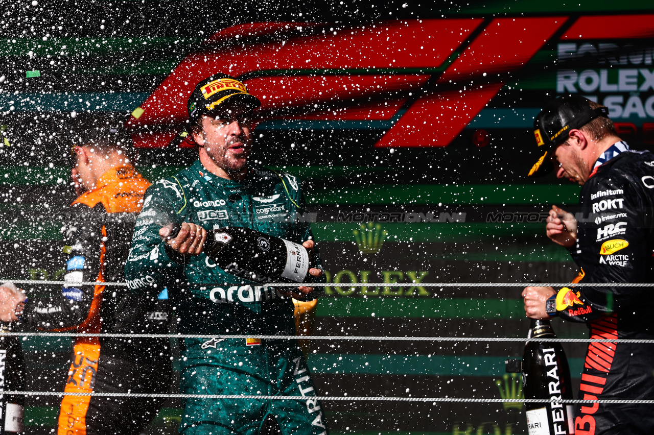 GP BRASILE, Max Verstappen (NLD), Red Bull Racing Lando Norris (GBR), McLaren F1 Team Fernando Alonso (ESP), Aston Martin Racing 
05.11.2023. Formula 1 World Championship, Rd 21, Brazilian Grand Prix, Sao Paulo, Brazil, Gara Day.
- www.xpbimages.com, EMail: requests@xpbimages.com © Copyright: Charniaux / XPB Images