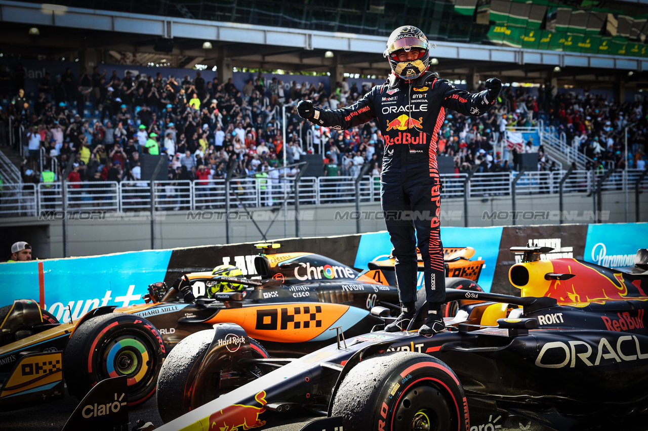 GP BRASILE, Max Verstappen (NLD), Red Bull Racing 
05.11.2023. Formula 1 World Championship, Rd 21, Brazilian Grand Prix, Sao Paulo, Brazil, Gara Day.
- www.xpbimages.com, EMail: requests@xpbimages.com © Copyright: Charniaux / XPB Images