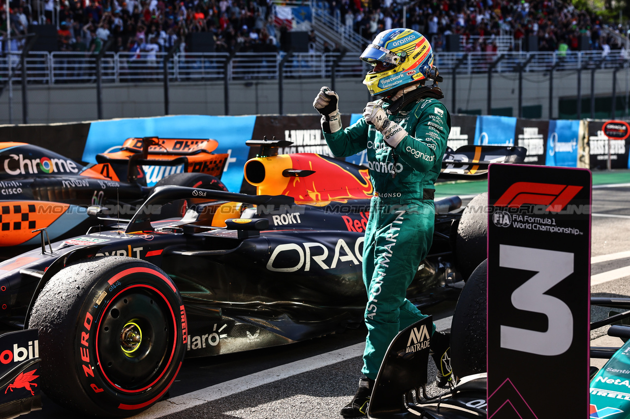 GP BRASILE, Fernando Alonso (ESP), Aston Martin Racing 
05.11.2023. Formula 1 World Championship, Rd 21, Brazilian Grand Prix, Sao Paulo, Brazil, Gara Day.
- www.xpbimages.com, EMail: requests@xpbimages.com © Copyright: Charniaux / XPB Images