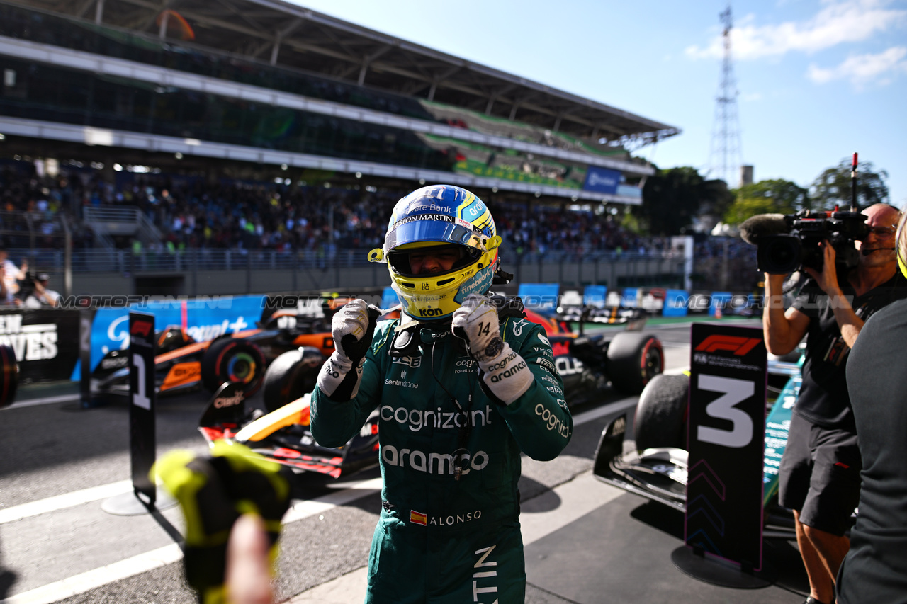 GP BRASILE, Fernando Alonso (ESP) Aston Martin F1 Team celebrates his third position in parc ferme.

05.11.2023. Formula 1 World Championship, Rd 21, Brazilian Grand Prix, Sao Paulo, Brazil, Gara Day.

- www.xpbimages.com, EMail: requests@xpbimages.com © Copyright: Price / XPB Images