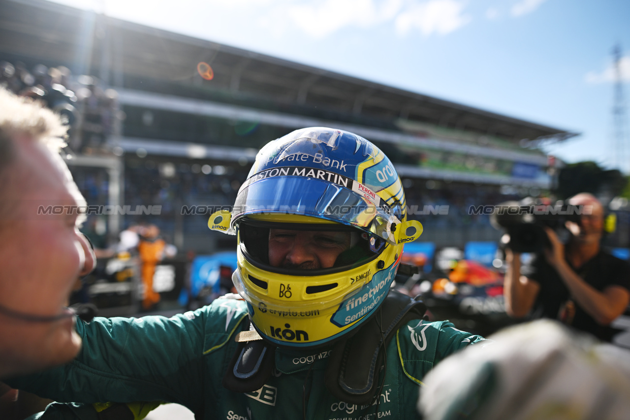 GP BRASILE, Fernando Alonso (ESP) Aston Martin F1 Team celebrates his third position in parc ferme.

05.11.2023. Formula 1 World Championship, Rd 21, Brazilian Grand Prix, Sao Paulo, Brazil, Gara Day.

- www.xpbimages.com, EMail: requests@xpbimages.com © Copyright: Price / XPB Images