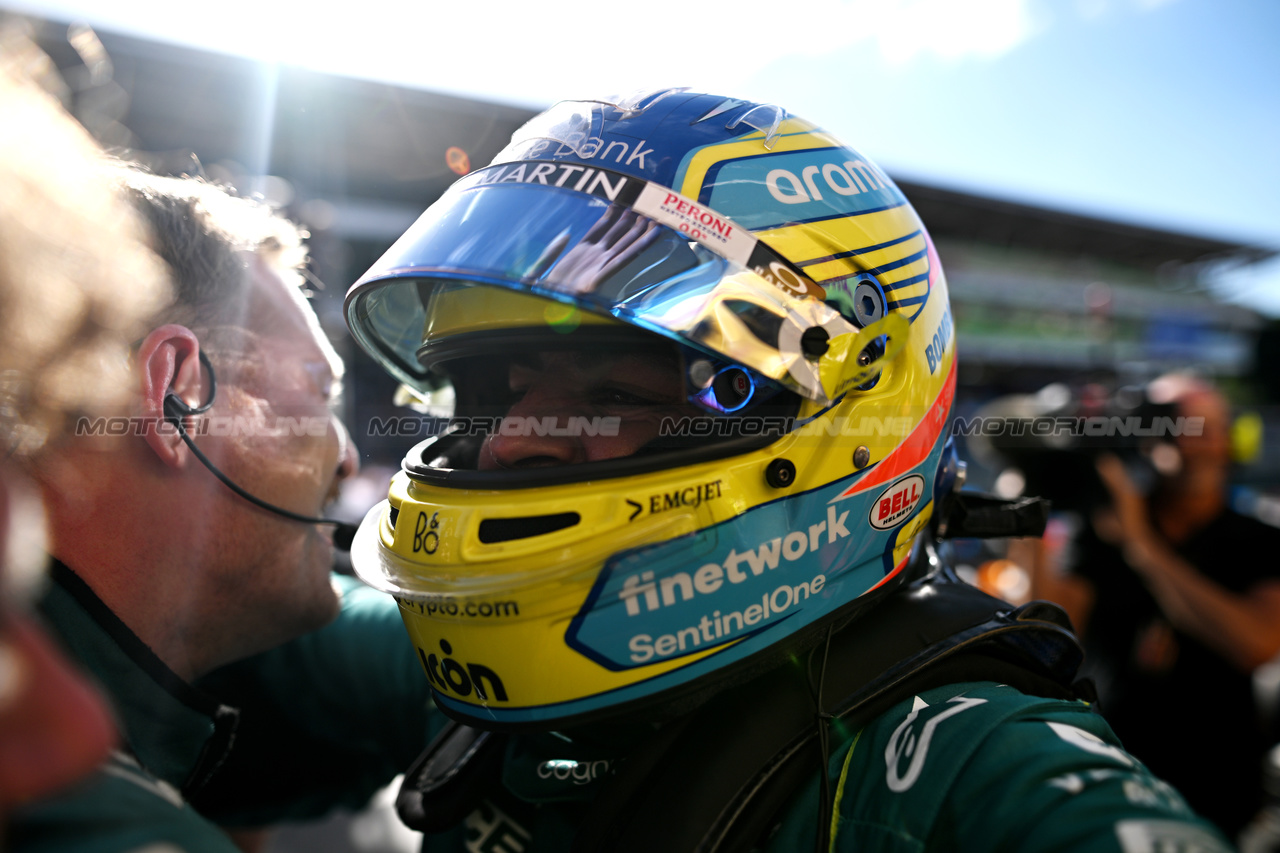 GP BRASILE, Fernando Alonso (ESP) Aston Martin F1 Team celebrates his third position in parc ferme with the team.

05.11.2023. Formula 1 World Championship, Rd 21, Brazilian Grand Prix, Sao Paulo, Brazil, Gara Day.

- www.xpbimages.com, EMail: requests@xpbimages.com © Copyright: Price / XPB Images