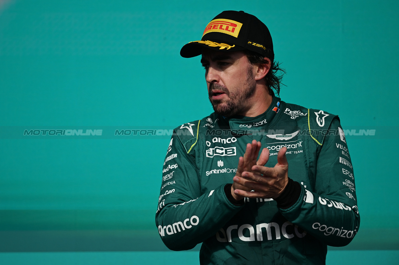 GP BRASILE, Fernando Alonso (ESP) Aston Martin F1 Team celebrates his third position on the podium.

05.11.2023. Formula 1 World Championship, Rd 21, Brazilian Grand Prix, Sao Paulo, Brazil, Gara Day.

- www.xpbimages.com, EMail: requests@xpbimages.com © Copyright: Price / XPB Images