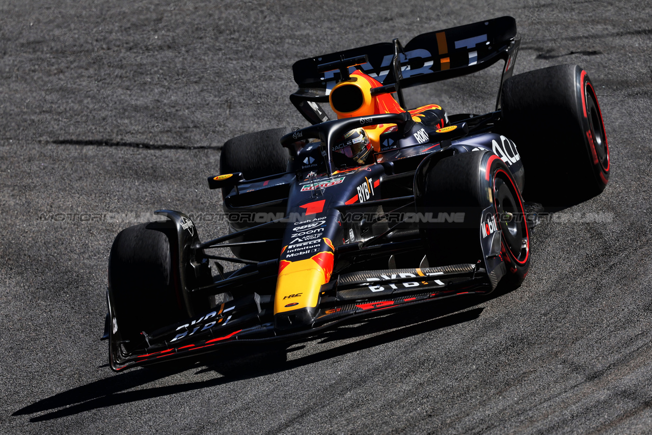 GP BRASILE, Max Verstappen (NLD) Red Bull Racing RB19.

05.11.2023. Formula 1 World Championship, Rd 21, Brazilian Grand Prix, Sao Paulo, Brazil, Gara Day.

- www.xpbimages.com, EMail: requests@xpbimages.com © Copyright: Staley / XPB Images