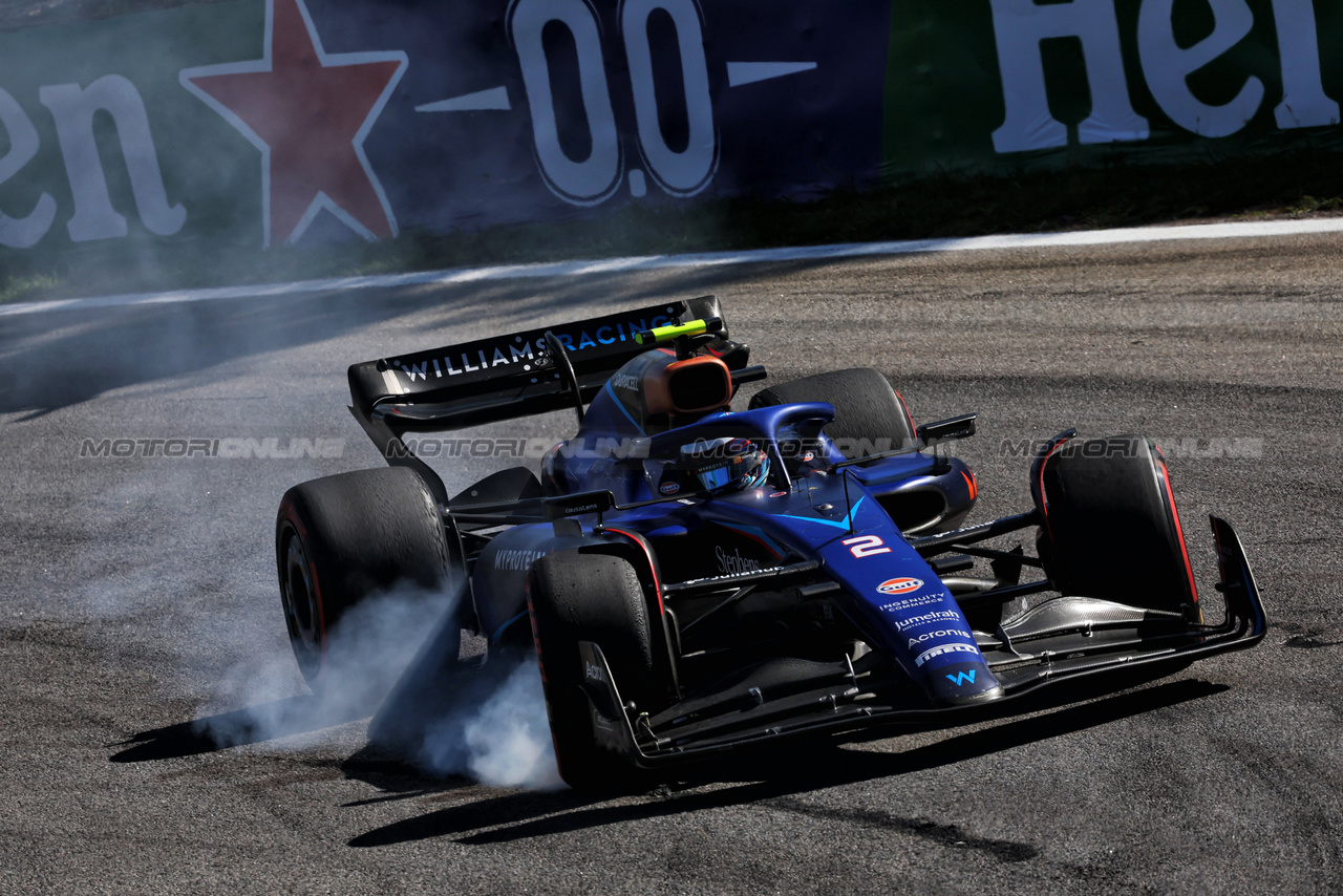 GP BRASILE, Logan Sargeant (USA) Williams Racing FW45 locks up under braking.

05.11.2023. Formula 1 World Championship, Rd 21, Brazilian Grand Prix, Sao Paulo, Brazil, Gara Day.

- www.xpbimages.com, EMail: requests@xpbimages.com © Copyright: Staley / XPB Images