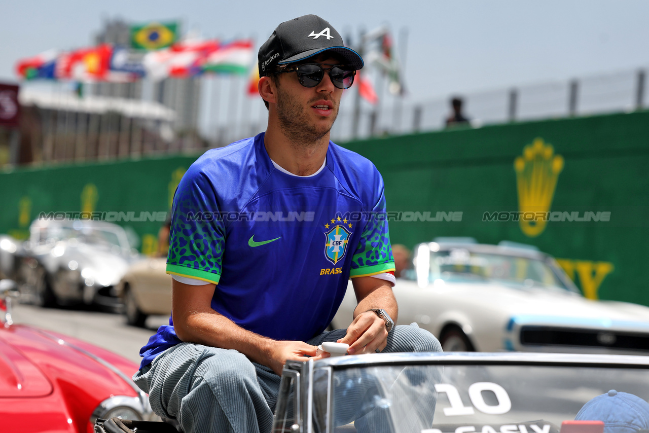 GP BRASILE, Pierre Gasly (FRA) Alpine F1 Team on the drivers' parade.

05.11.2023. Formula 1 World Championship, Rd 21, Brazilian Grand Prix, Sao Paulo, Brazil, Gara Day.

- www.xpbimages.com, EMail: requests@xpbimages.com © Copyright: Staley / XPB Images