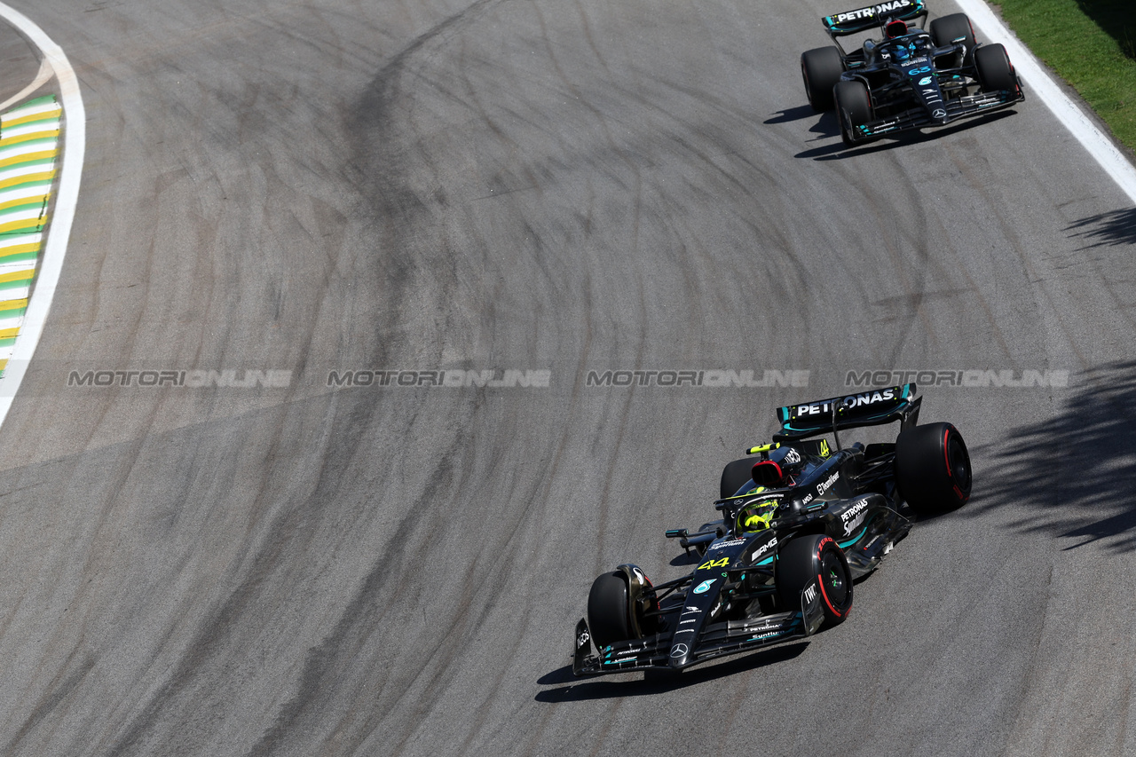 GP BRASILE, Lewis Hamilton (GBR) Mercedes AMG F1 W14.

05.11.2023. Formula 1 World Championship, Rd 21, Brazilian Grand Prix, Sao Paulo, Brazil, Gara Day.

- www.xpbimages.com, EMail: requests@xpbimages.com © Copyright: Staley / XPB Images