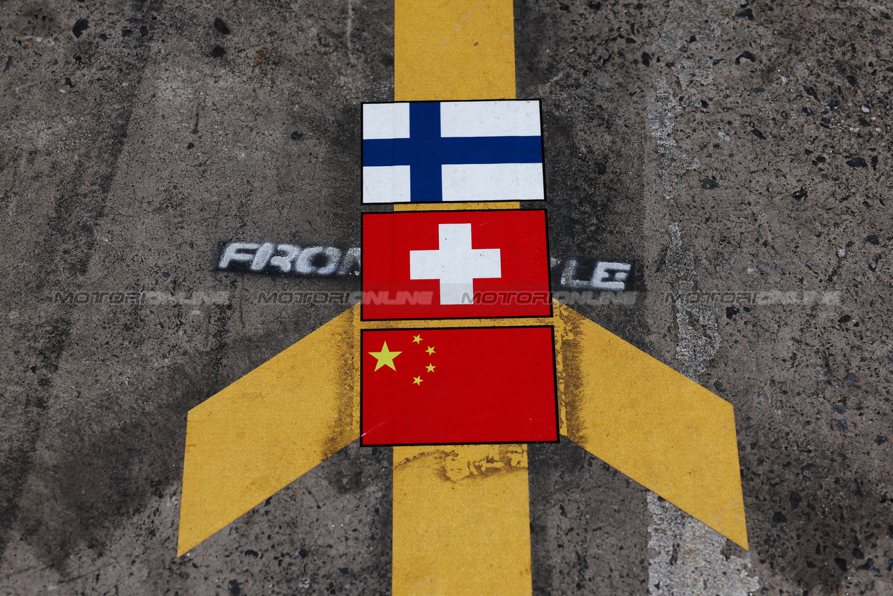 GP BRASILE, Alfa Romeo F1 Team pit box flags.

05.11.2023. Formula 1 World Championship, Rd 21, Brazilian Grand Prix, Sao Paulo, Brazil, Gara Day.

- www.xpbimages.com, EMail: requests@xpbimages.com © Copyright: Staley / XPB Images