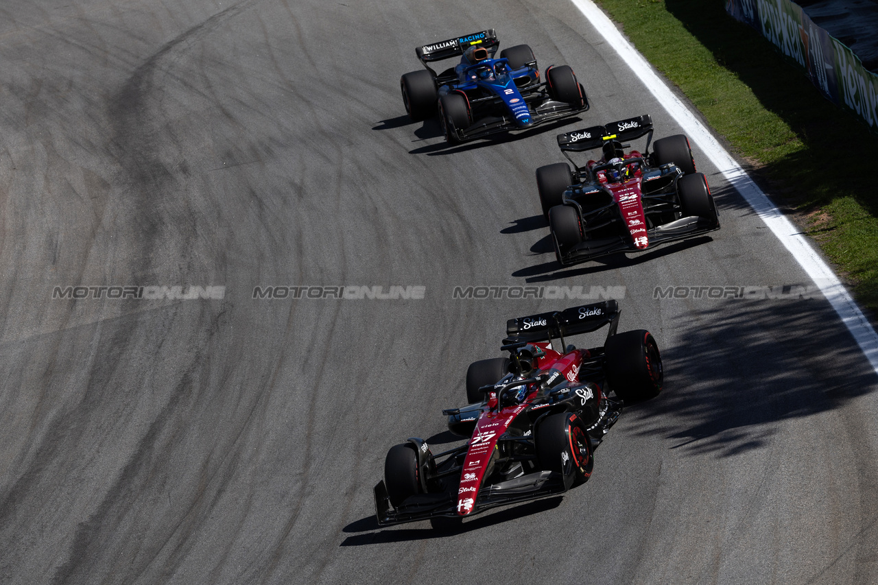 GP BRASILE, Valtteri Bottas (FIN) Alfa Romeo F1 Team C43.

05.11.2023. Formula 1 World Championship, Rd 21, Brazilian Grand Prix, Sao Paulo, Brazil, Gara Day.

- www.xpbimages.com, EMail: requests@xpbimages.com © Copyright: Staley / XPB Images