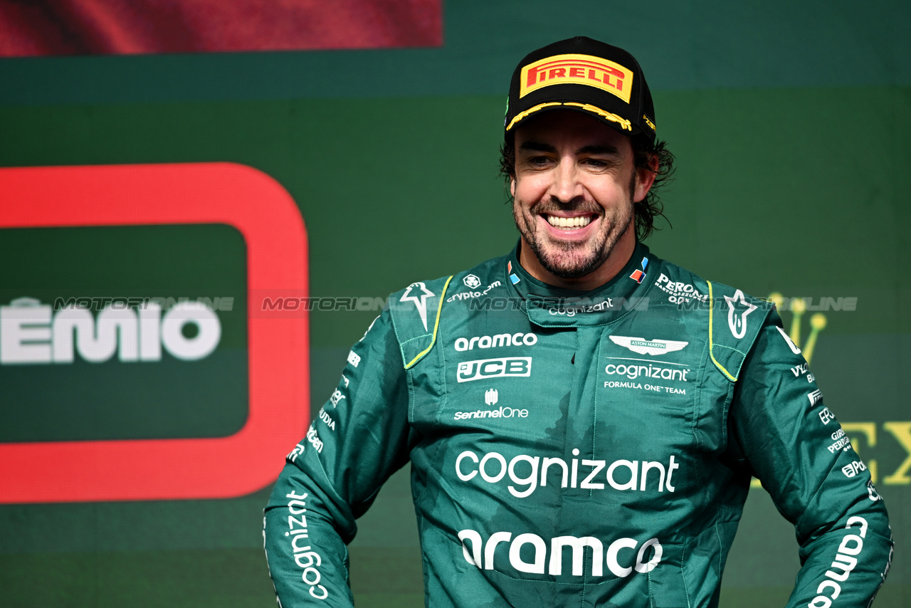 GP BRASILE, Fernando Alonso (ESP) Aston Martin F1 Team celebrates his third position on the podium.

05.11.2023. Formula 1 World Championship, Rd 21, Brazilian Grand Prix, Sao Paulo, Brazil, Gara Day.

- www.xpbimages.com, EMail: requests@xpbimages.com © Copyright: Price / XPB Images