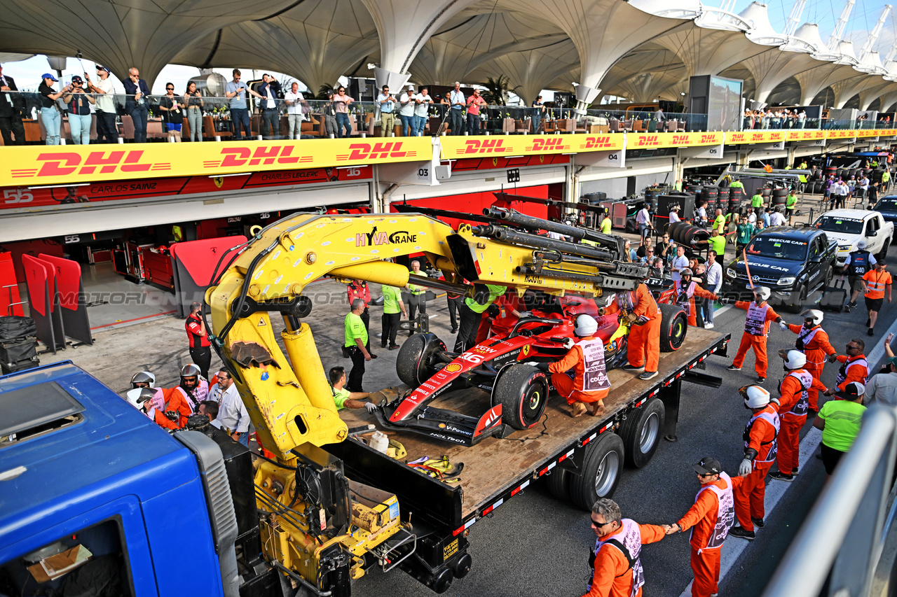GP BRASILE, The Ferrari SF-23 of Charles Leclerc (MON) Ferrari is recovered back to the pits on the back of a truck.

05.11.2023. Formula 1 World Championship, Rd 21, Brazilian Grand Prix, Sao Paulo, Brazil, Gara Day.

- www.xpbimages.com, EMail: requests@xpbimages.com © Copyright: Price / XPB Images