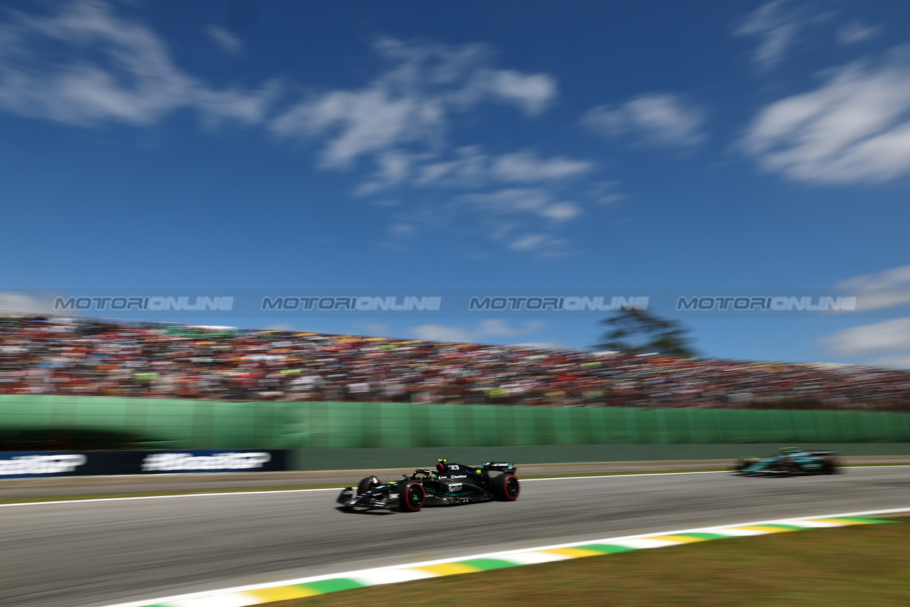 GP BRASILE, Lewis Hamilton (GBR) Mercedes AMG F1 W14.

05.11.2023. Formula 1 World Championship, Rd 21, Brazilian Grand Prix, Sao Paulo, Brazil, Gara Day.

 - www.xpbimages.com, EMail: requests@xpbimages.com © Copyright: Coates / XPB Images