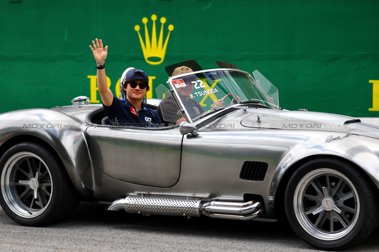 GP BRASILE, Yuki Tsunoda (JPN) AlphaTauri on the drivers' parade.

05.11.2023. Formula 1 World Championship, Rd 21, Brazilian Grand Prix, Sao Paulo, Brazil, Gara Day.

- www.xpbimages.com, EMail: requests@xpbimages.com © Copyright: XPB Images
