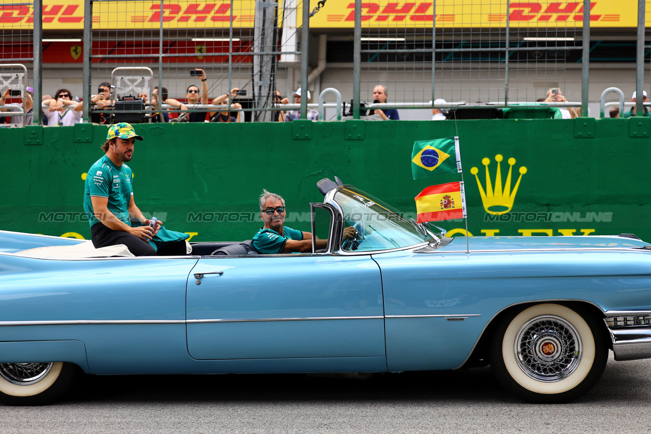 GP BRASILE, Fernando Alonso (ESP) Aston Martin F1 Team on the drivers' parade.

05.11.2023. Formula 1 World Championship, Rd 21, Brazilian Grand Prix, Sao Paulo, Brazil, Gara Day.

- www.xpbimages.com, EMail: requests@xpbimages.com © Copyright: XPB Images