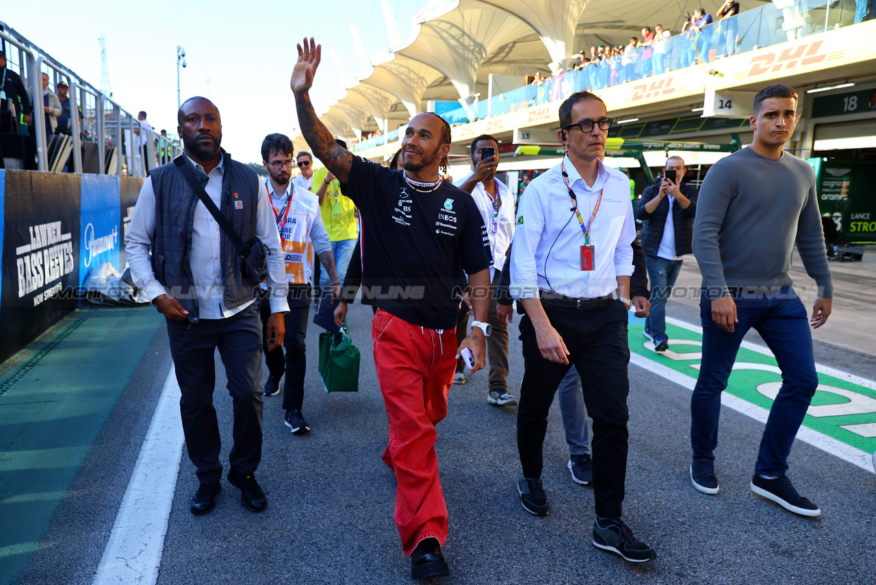 GP BRASILE, Lewis Hamilton (GBR) Mercedes AMG F1.

05.11.2023. Formula 1 World Championship, Rd 21, Brazilian Grand Prix, Sao Paulo, Brazil, Gara Day.

- www.xpbimages.com, EMail: requests@xpbimages.com © Copyright: XPB Images