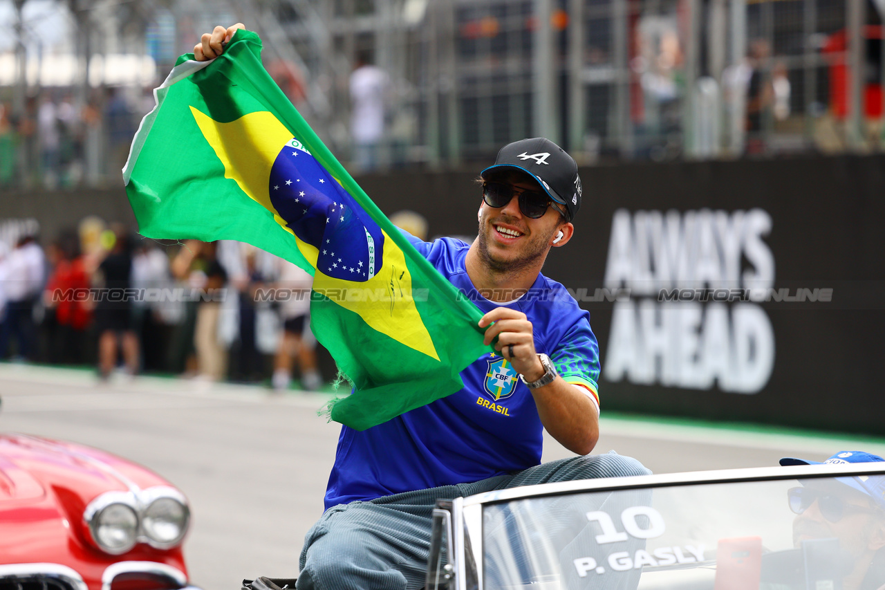 GP BRASILE, Pierre Gasly (FRA) Alpine F1 Team on the drivers' parade.

05.11.2023. Formula 1 World Championship, Rd 21, Brazilian Grand Prix, Sao Paulo, Brazil, Gara Day.

- www.xpbimages.com, EMail: requests@xpbimages.com © Copyright: XPB Images