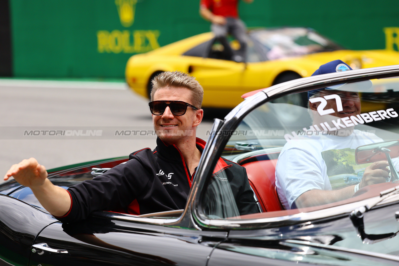 GP BRASILE, Nico Hulkenberg (GER) Haas F1 Team on the drivers' parade.

05.11.2023. Formula 1 World Championship, Rd 21, Brazilian Grand Prix, Sao Paulo, Brazil, Gara Day.

- www.xpbimages.com, EMail: requests@xpbimages.com © Copyright: XPB Images