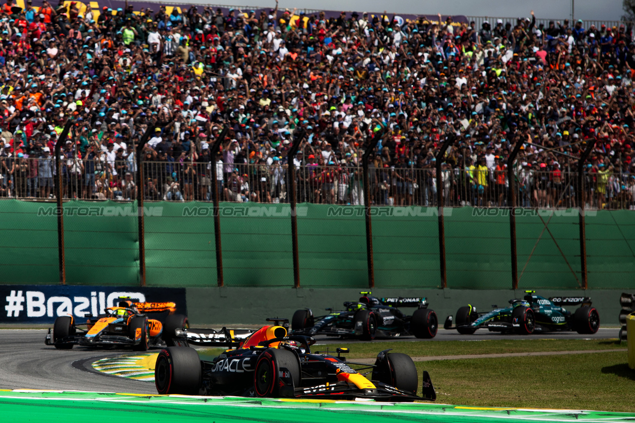 GP BRASILE, Max Verstappen (NLD) Red Bull Racing RB19.

05.11.2023. Formula 1 World Championship, Rd 21, Brazilian Grand Prix, Sao Paulo, Brazil, Gara Day.

- www.xpbimages.com, EMail: requests@xpbimages.com © Copyright: XPB Images