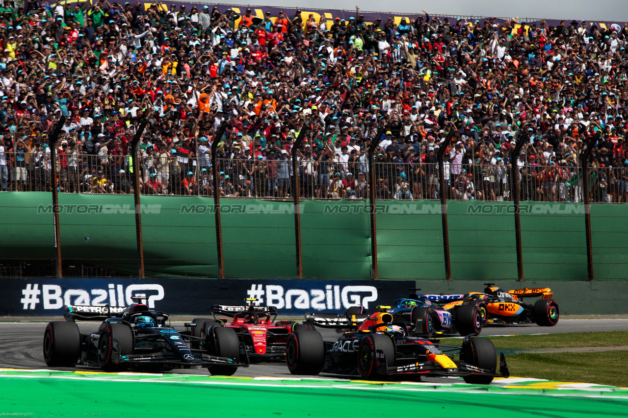 GP BRASILE, Sergio Perez (MEX) Red Bull Racing RB19.

05.11.2023. Formula 1 World Championship, Rd 21, Brazilian Grand Prix, Sao Paulo, Brazil, Gara Day.

- www.xpbimages.com, EMail: requests@xpbimages.com © Copyright: XPB Images