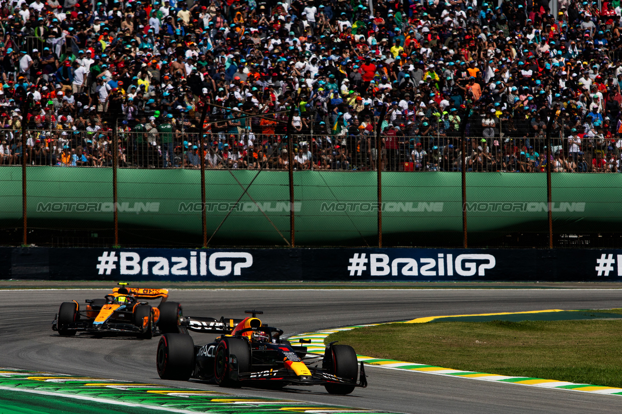 GP BRASILE, Max Verstappen (NLD) Red Bull Racing RB19.

05.11.2023. Formula 1 World Championship, Rd 21, Brazilian Grand Prix, Sao Paulo, Brazil, Gara Day.

- www.xpbimages.com, EMail: requests@xpbimages.com © Copyright: XPB Images