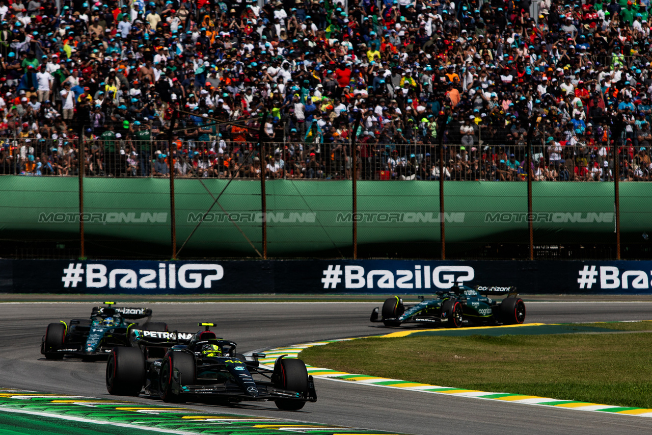 GP BRASILE, Lewis Hamilton (GBR) Mercedes AMG F1 W14.

05.11.2023. Formula 1 World Championship, Rd 21, Brazilian Grand Prix, Sao Paulo, Brazil, Gara Day.

- www.xpbimages.com, EMail: requests@xpbimages.com © Copyright: XPB Images