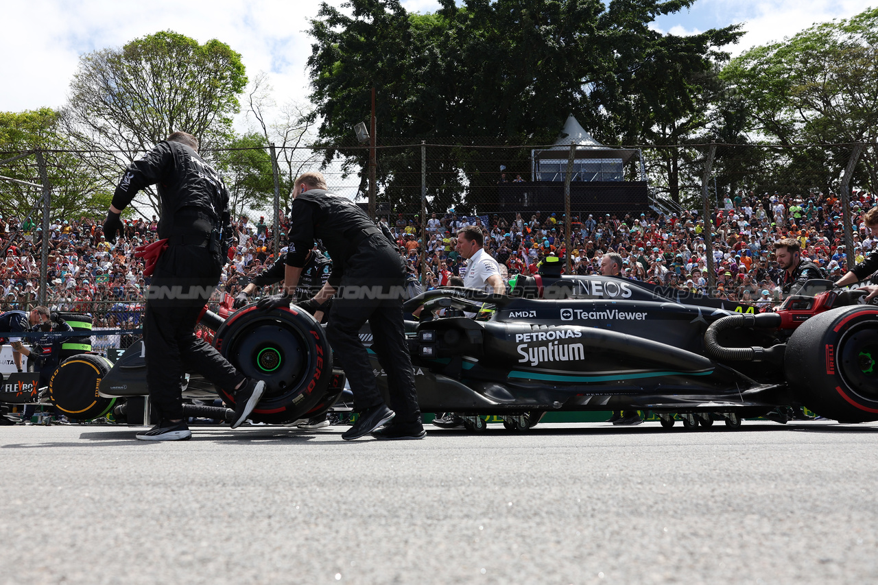 GP BRASILE, Lewis Hamilton (GBR) Mercedes AMG F1 W14 on the grid.

05.11.2023. Formula 1 World Championship, Rd 21, Brazilian Grand Prix, Sao Paulo, Brazil, Gara Day.

- www.xpbimages.com, EMail: requests@xpbimages.com © Copyright: Staley / XPB Images