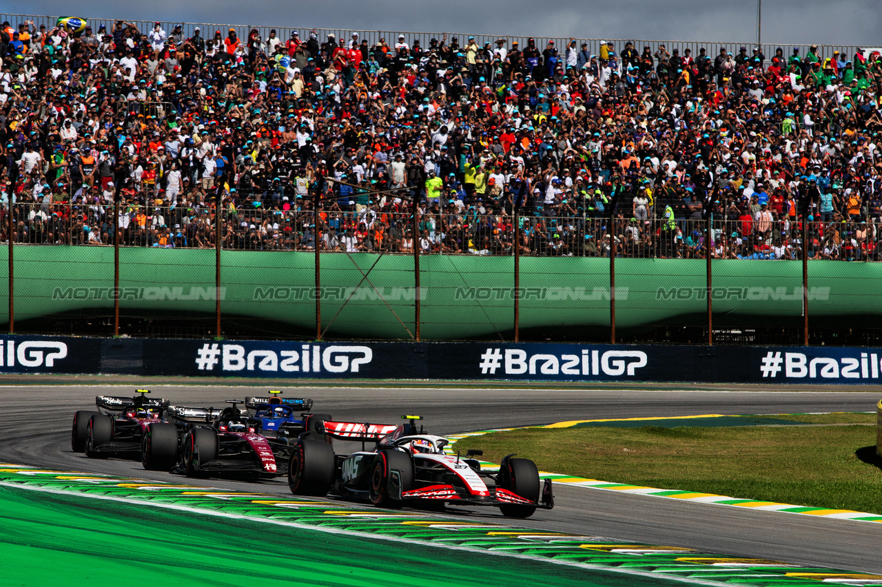 GP BRASILE, Nico Hulkenberg (GER) Haas VF-23.

05.11.2023. Formula 1 World Championship, Rd 21, Brazilian Grand Prix, Sao Paulo, Brazil, Gara Day.

- www.xpbimages.com, EMail: requests@xpbimages.com © Copyright: XPB Images