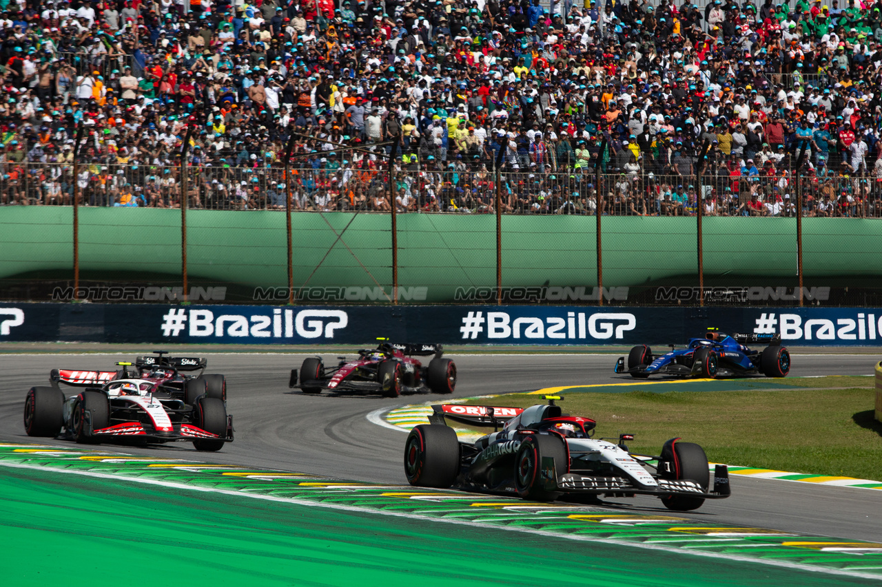 GP BRASILE, Yuki Tsunoda (JPN) AlphaTauri AT04.

05.11.2023. Formula 1 World Championship, Rd 21, Brazilian Grand Prix, Sao Paulo, Brazil, Gara Day.

- www.xpbimages.com, EMail: requests@xpbimages.com © Copyright: XPB Images