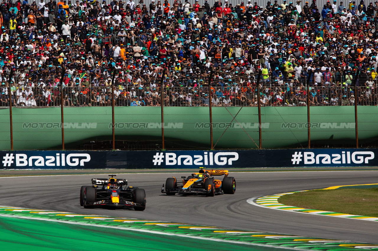GP BRASILE, Max Verstappen (NLD) Red Bull Racing RB19.

05.11.2023. Formula 1 World Championship, Rd 21, Brazilian Grand Prix, Sao Paulo, Brazil, Gara Day.

- www.xpbimages.com, EMail: requests@xpbimages.com © Copyright: XPB Images