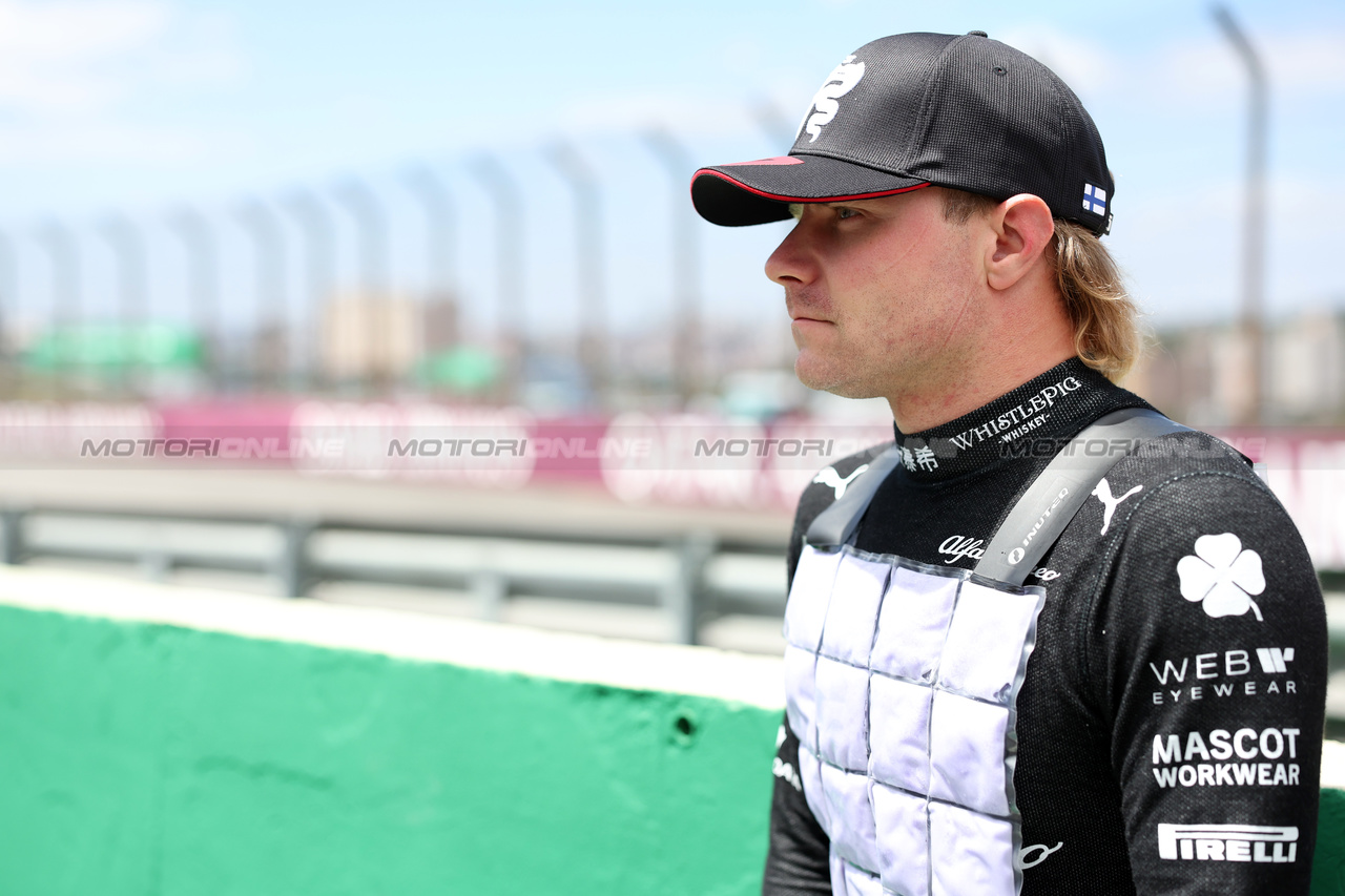 GP BRASILE, Valtteri Bottas (FIN) Alfa Romeo F1 Team on the grid.

05.11.2023. Formula 1 World Championship, Rd 21, Brazilian Grand Prix, Sao Paulo, Brazil, Gara Day.

- www.xpbimages.com, EMail: requests@xpbimages.com © Copyright: Staley / XPB Images