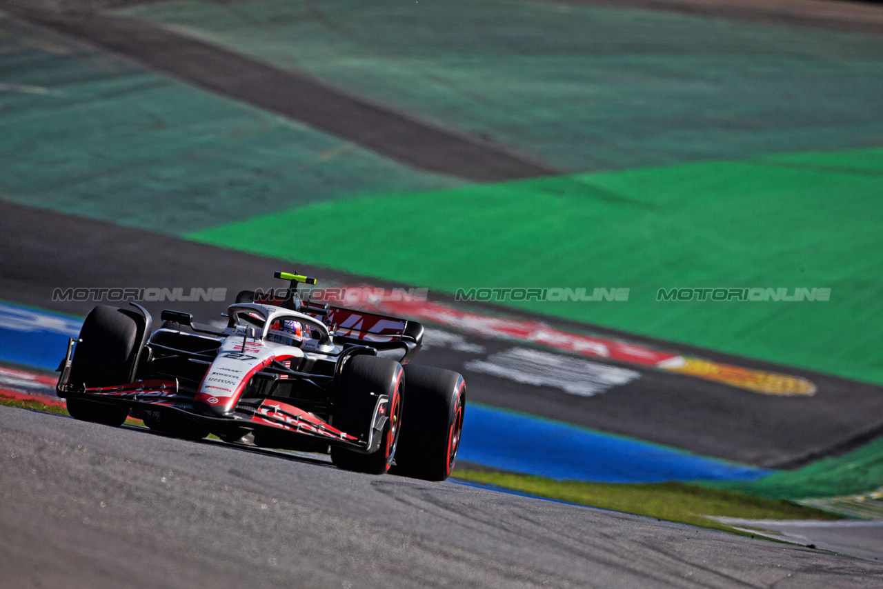 GP BRASILE, Nico Hulkenberg (GER) Haas VF-23.

05.11.2023. Formula 1 World Championship, Rd 21, Brazilian Grand Prix, Sao Paulo, Brazil, Gara Day.

- www.xpbimages.com, EMail: requests@xpbimages.com © Copyright: XPB Images