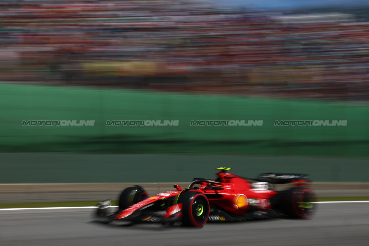 GP BRASILE, Carlos Sainz Jr (ESP) Ferrari SF-23.

05.11.2023. Formula 1 World Championship, Rd 21, Brazilian Grand Prix, Sao Paulo, Brazil, Gara Day.

 - www.xpbimages.com, EMail: requests@xpbimages.com © Copyright: Coates / XPB Images